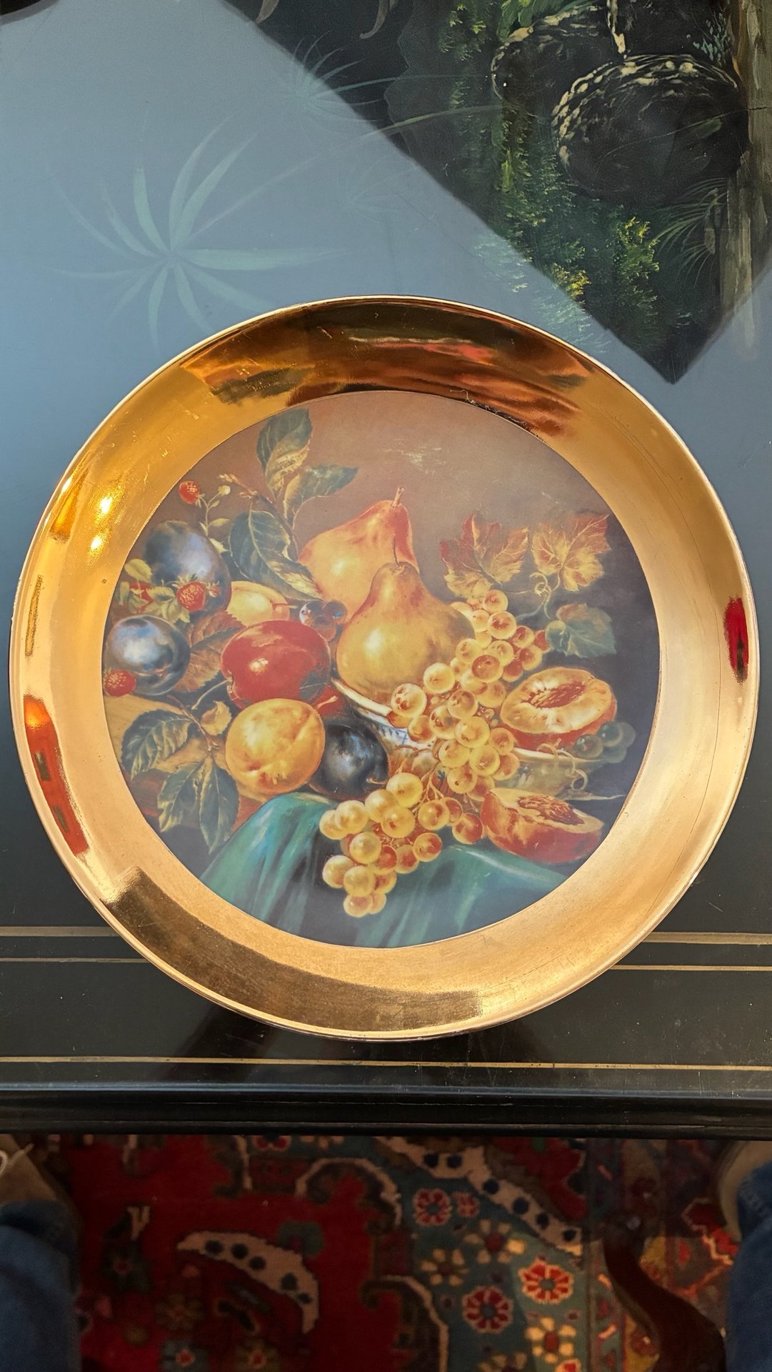 Prato Decorativo em Porcelana com Borda Dourada