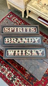 Conjunto de Placas Publicitárias Vitorianas de Pub Inglês (Spirits, Brandy, Whisky)